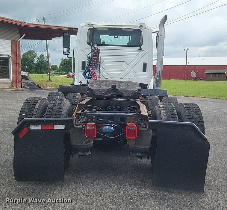 image for item DR4923 2006 International  7600 semi truck