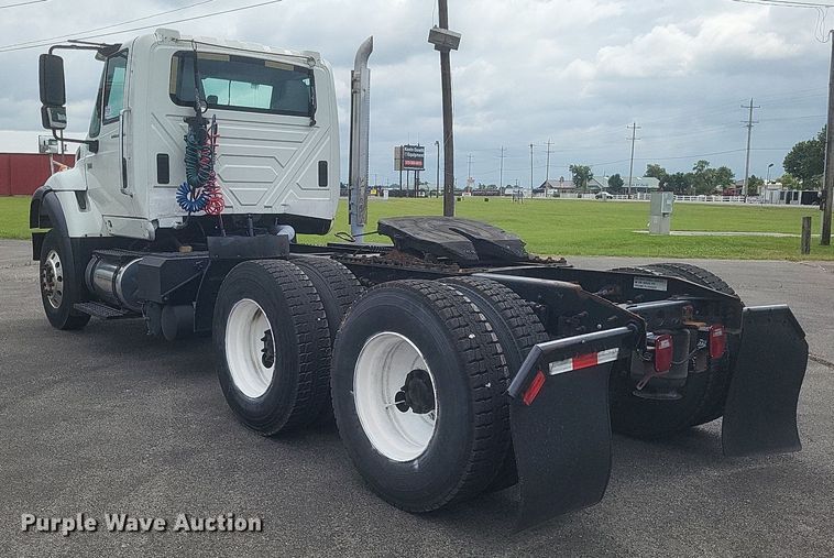 image for item DR4923 2006 International  7600 semi truck