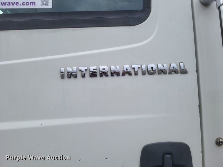 image for item DR4923 2006 International  7600 semi truck