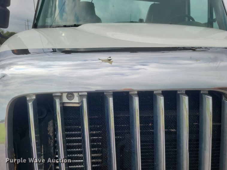 image for item DR4923 2006 International  7600 semi truck