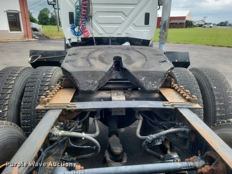 image for item DR4923 2006 International  7600 semi truck