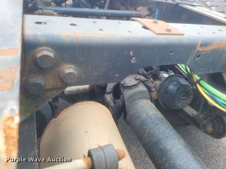 image for item DR4923 2006 International  7600 semi truck