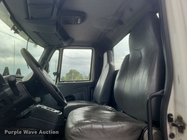 image for item DR4923 2006 International  7600 semi truck