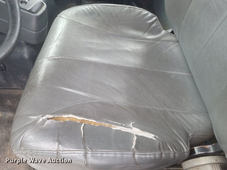 image for item DR4923 2006 International  7600 semi truck