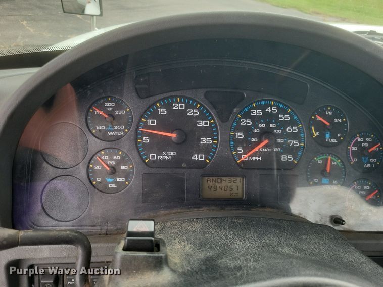 image for item DR4923 2006 International  7600 semi truck