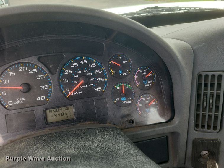 image for item DR4923 2006 International  7600 semi truck