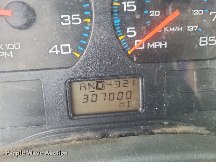 image for item DR4923 2006 International  7600 semi truck