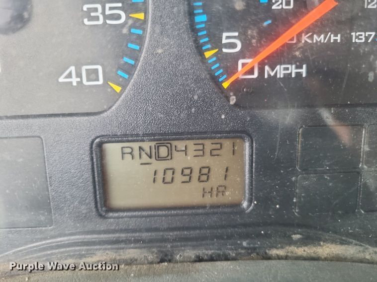 image for item DR4923 2006 International  7600 semi truck