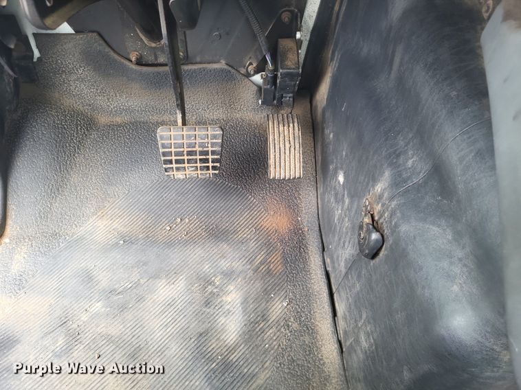 image for item DR4923 2006 International  7600 semi truck