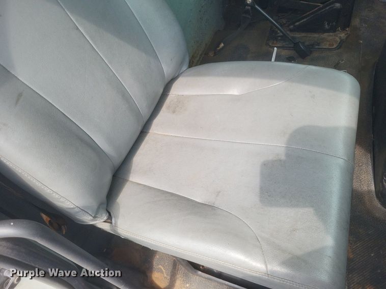 image for item DR4923 2006 International  7600 semi truck