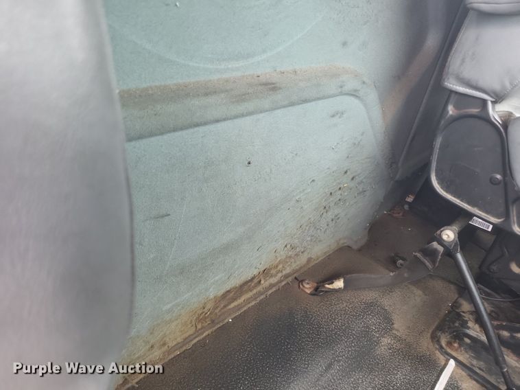 image for item DR4923 2006 International  7600 semi truck