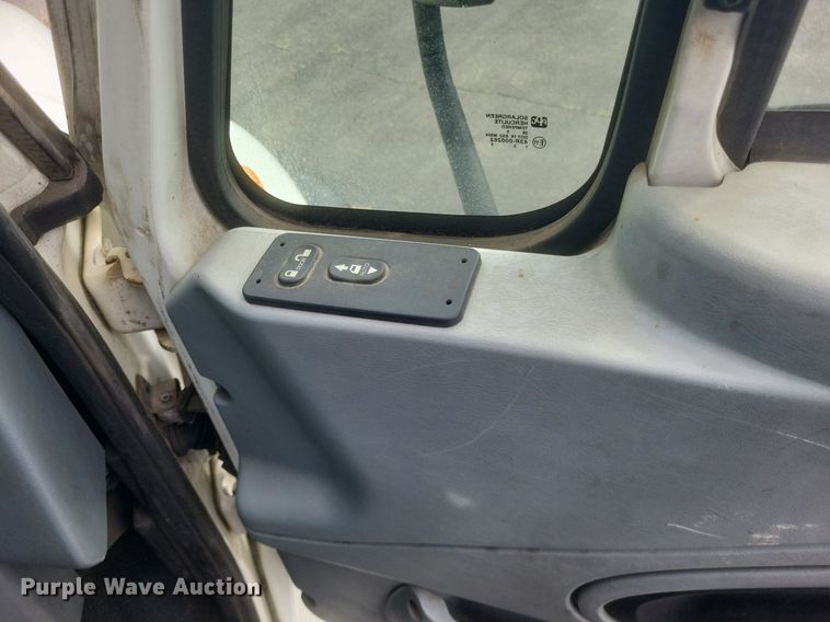 image for item DR4923 2006 International  7600 semi truck