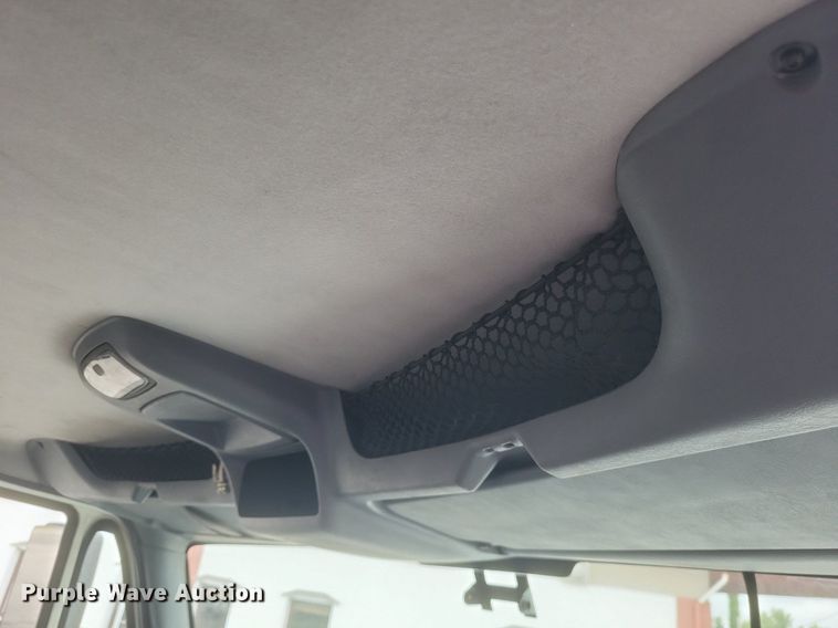 image for item DR4923 2006 International  7600 semi truck