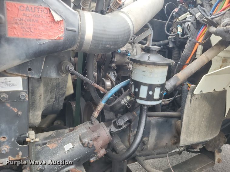 image for item DR4923 2006 International  7600 semi truck