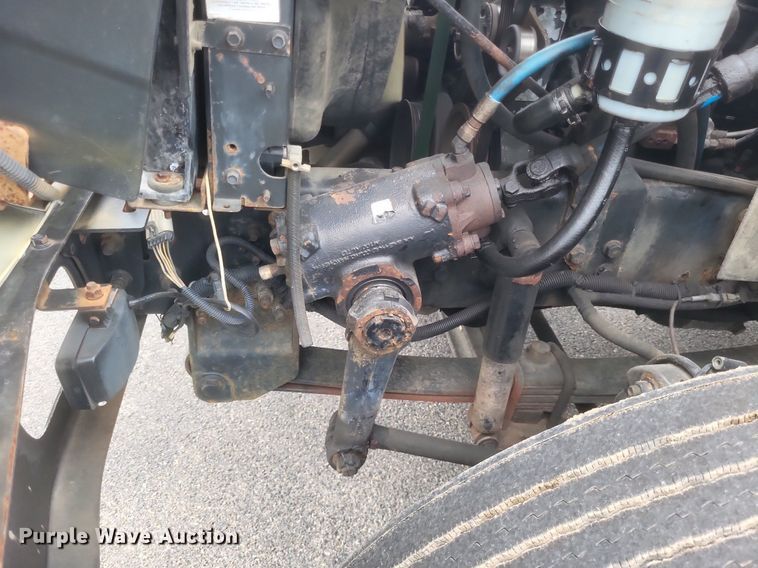 image for item DR4923 2006 International  7600 semi truck