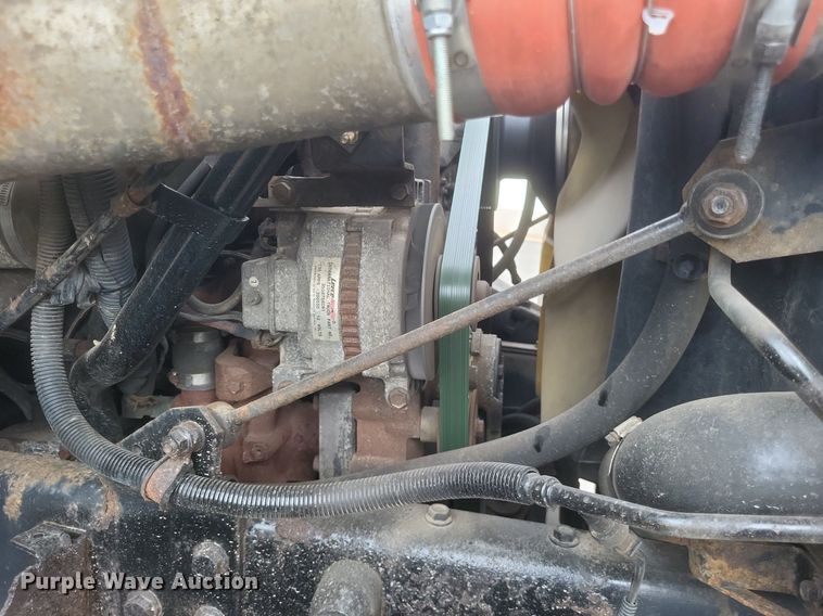 image for item DR4923 2006 International  7600 semi truck