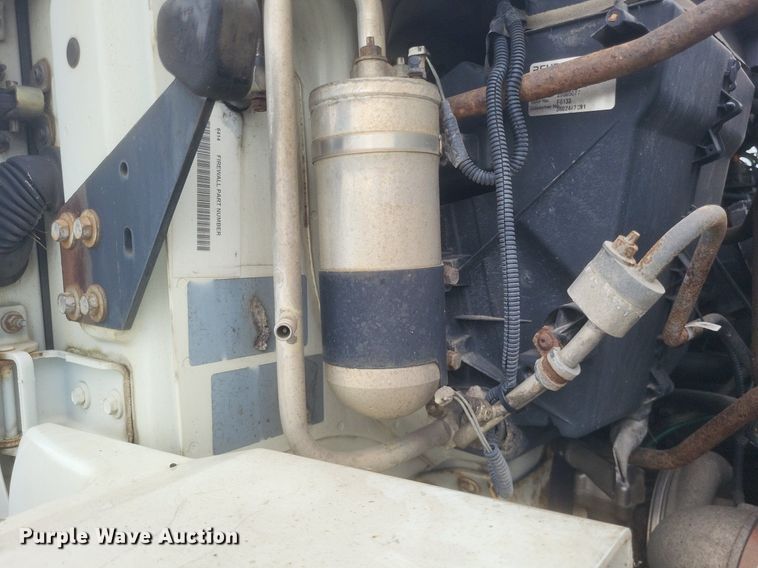 image for item DR4923 2006 International  7600 semi truck