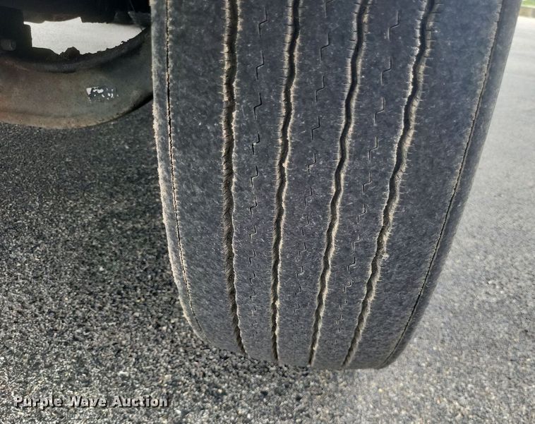 image for item DR4923 2006 International  7600 semi truck