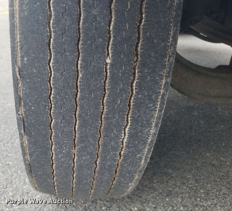 image for item DR4923 2006 International  7600 semi truck