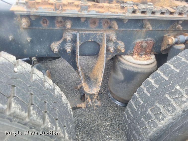 image for item DR4923 2006 International  7600 semi truck