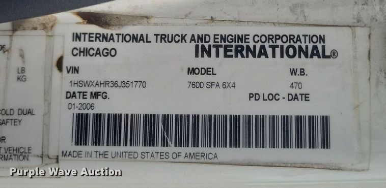 image for item DR4923 2006 International  7600 semi truck