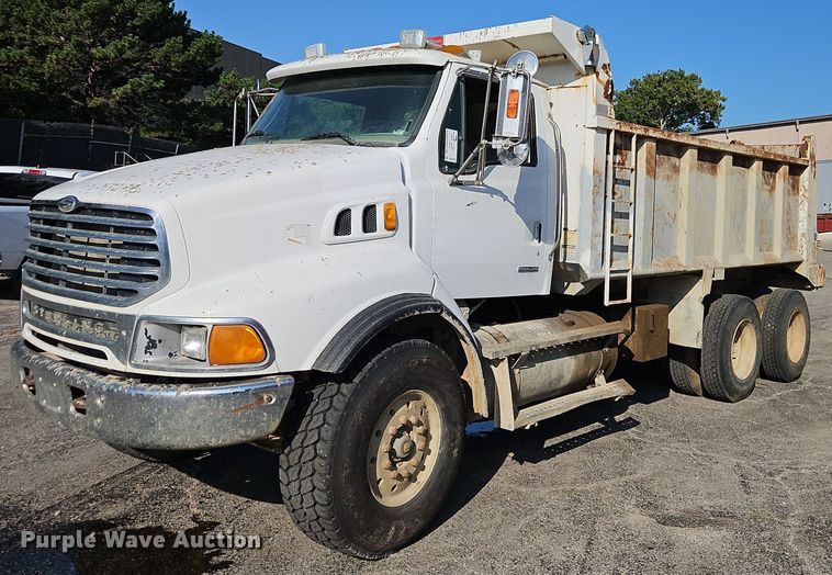 image for item DR8725 2004 Sterling  L9500 dump truck