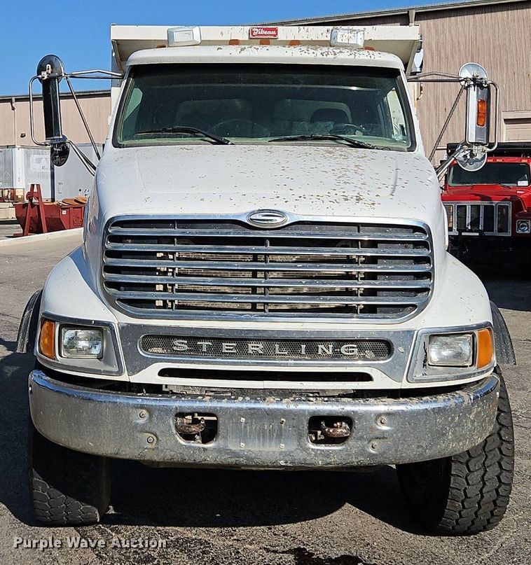 image for item DR8725 2004 Sterling  L9500 dump truck