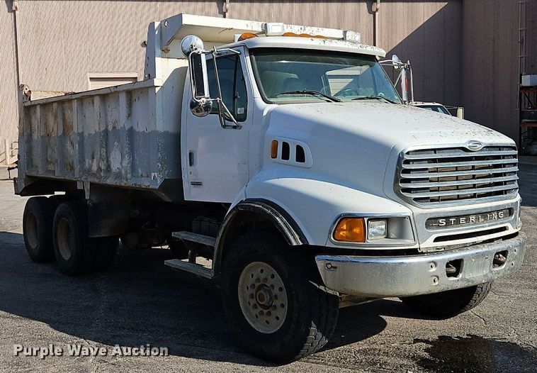 image for item DR8725 2004 Sterling  L9500 dump truck