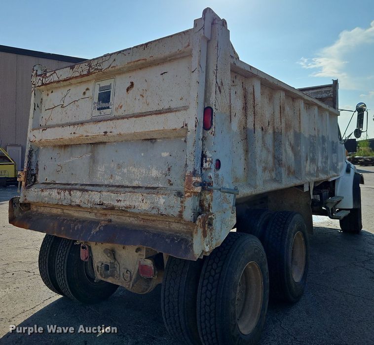 image for item DR8725 2004 Sterling  L9500 dump truck