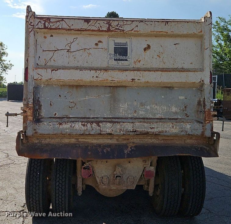 image for item DR8725 2004 Sterling  L9500 dump truck