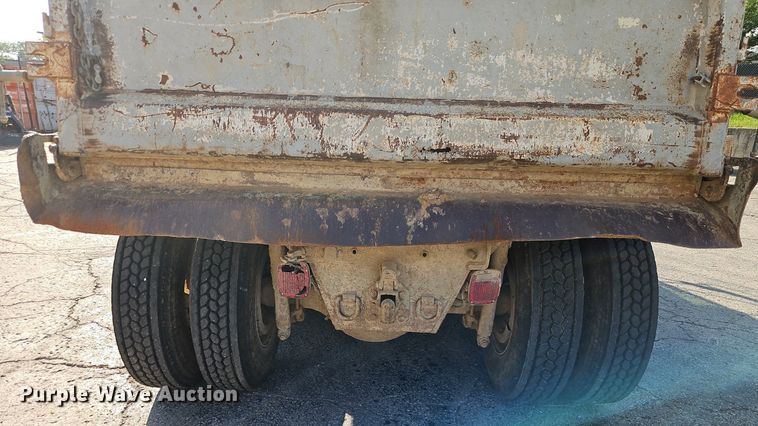 image for item DR8725 2004 Sterling  L9500 dump truck