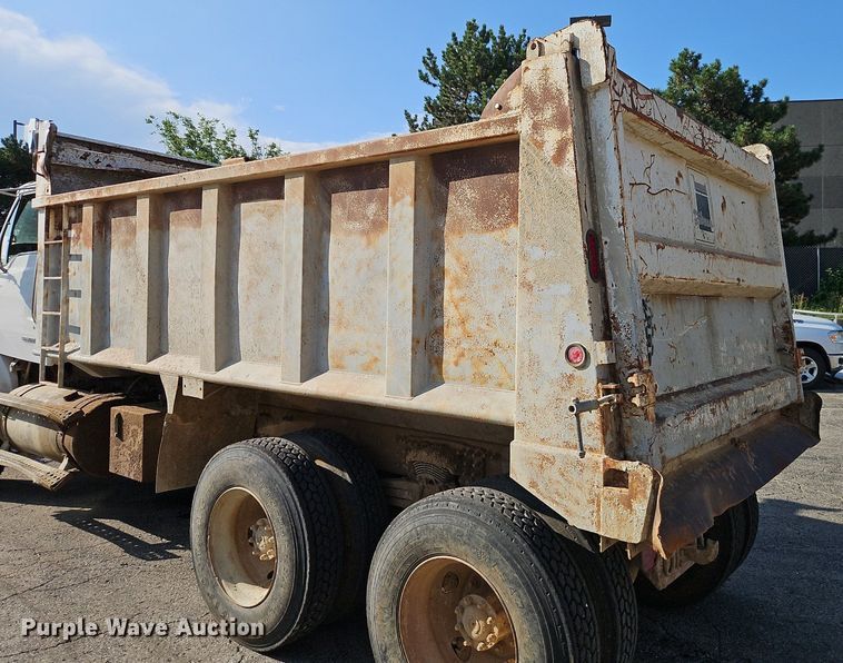 image for item DR8725 2004 Sterling  L9500 dump truck