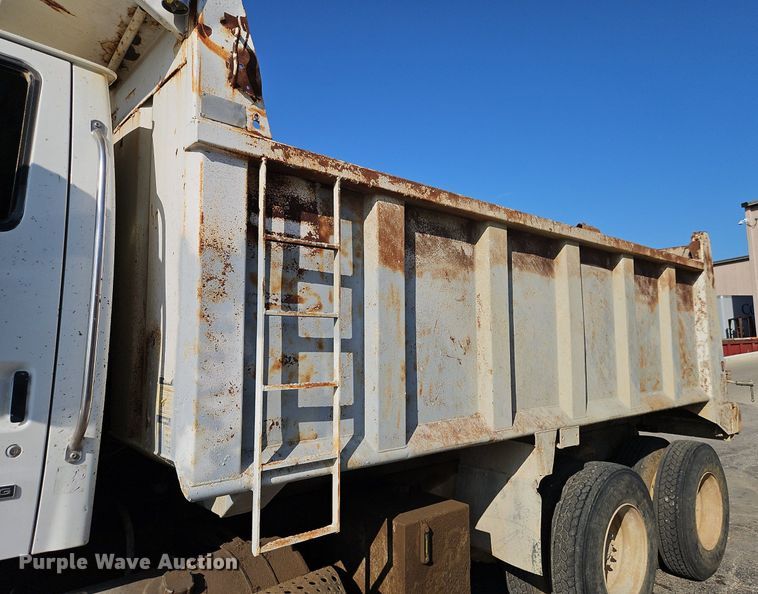 image for item DR8725 2004 Sterling  L9500 dump truck