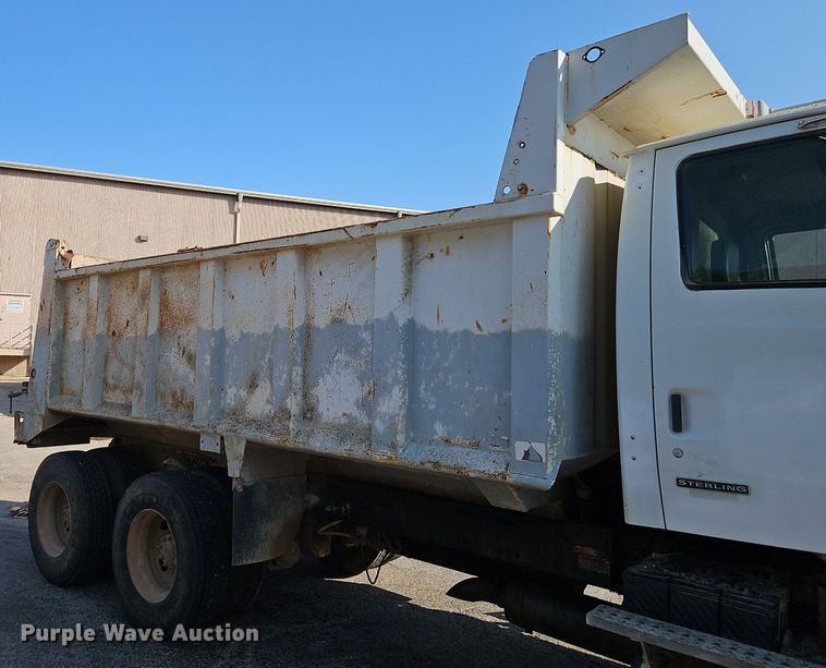 image for item DR8725 2004 Sterling  L9500 dump truck