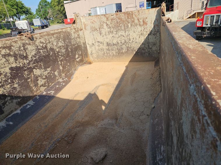 image for item DR8725 2004 Sterling  L9500 dump truck