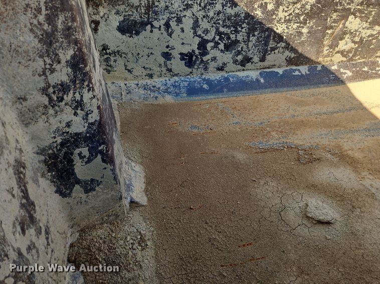 image for item DR8725 2004 Sterling  L9500 dump truck