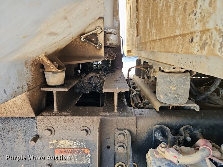 image for item DR8725 2004 Sterling  L9500 dump truck