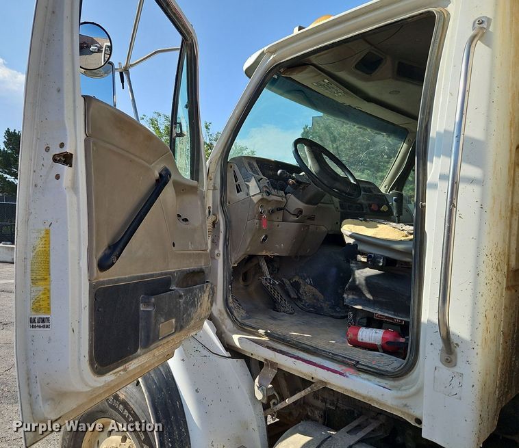 image for item DR8725 2004 Sterling  L9500 dump truck