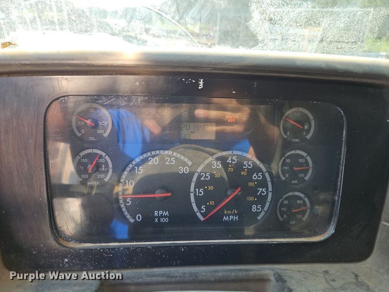 image for item DR8725 2004 Sterling  L9500 dump truck