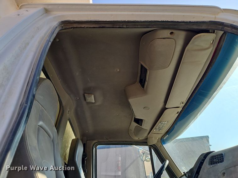 image for item DR8725 2004 Sterling  L9500 dump truck