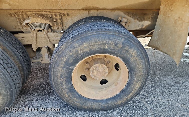 image for item DR8725 2004 Sterling  L9500 dump truck