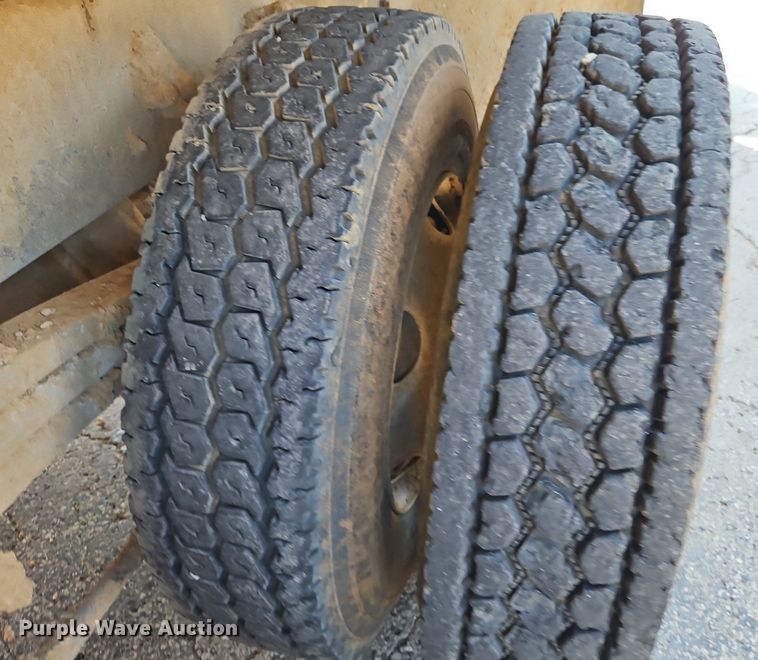 image for item DR8725 2004 Sterling  L9500 dump truck