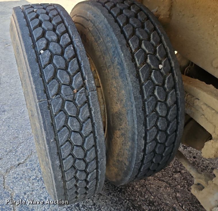 image for item DR8725 2004 Sterling  L9500 dump truck