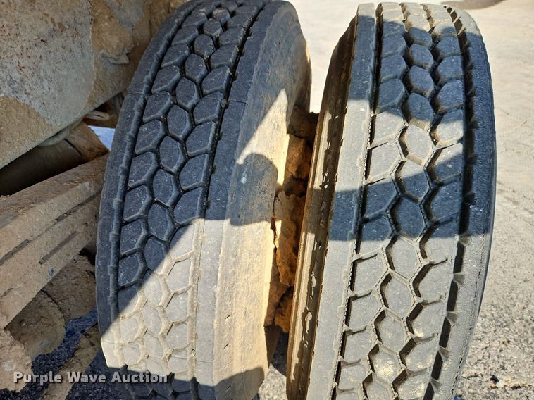 image for item DR8725 2004 Sterling  L9500 dump truck