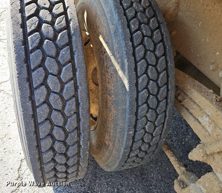 image for item DR8725 2004 Sterling  L9500 dump truck