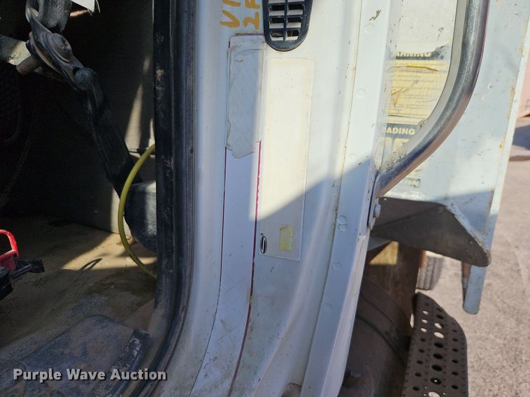 image for item DR8725 2004 Sterling  L9500 dump truck