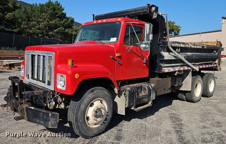 image for item DR8726 2002 International  2554 dump truck