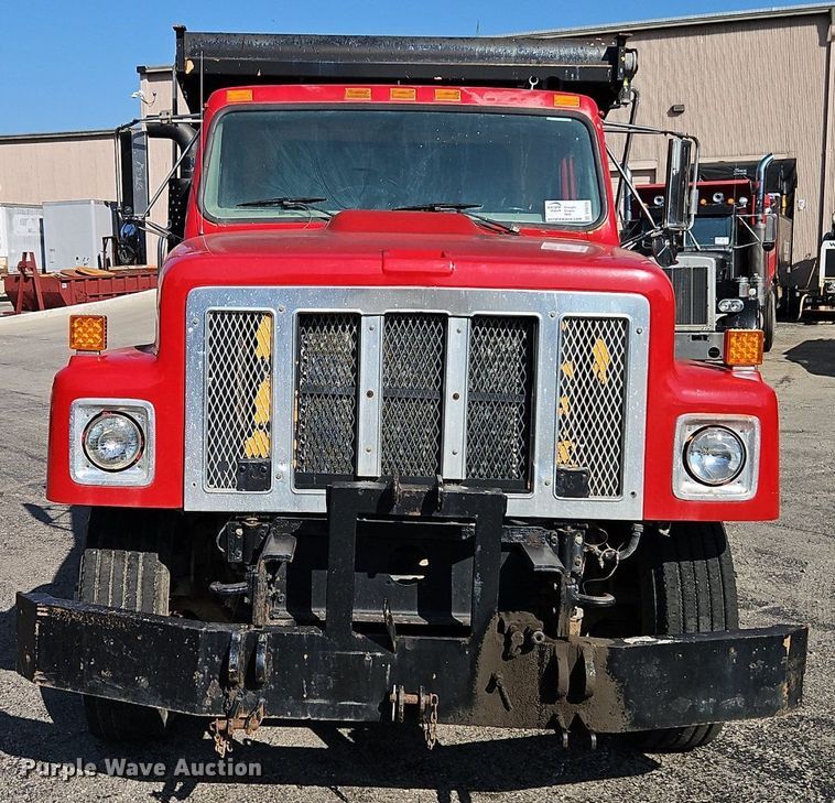 image for item DR8726 2002 International  2554 dump truck