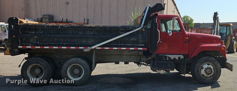 image for item DR8726 2002 International  2554 dump truck