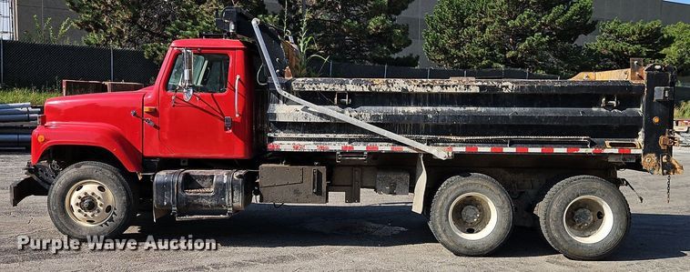 image for item DR8726 2002 International  2554 dump truck